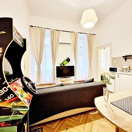 Free Parking Sega Rally Apartment Budapest Exterior photo