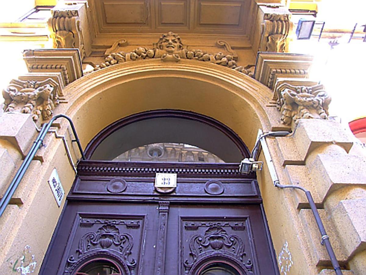 Free Parking Sega Rally Apartment Budapest Exterior photo