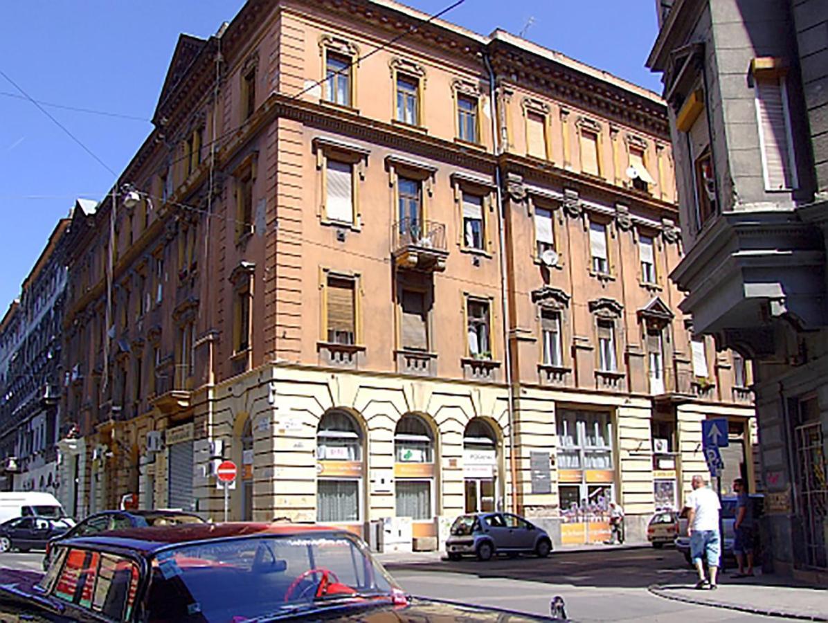Free Parking Sega Rally Apartment Budapest Exterior photo