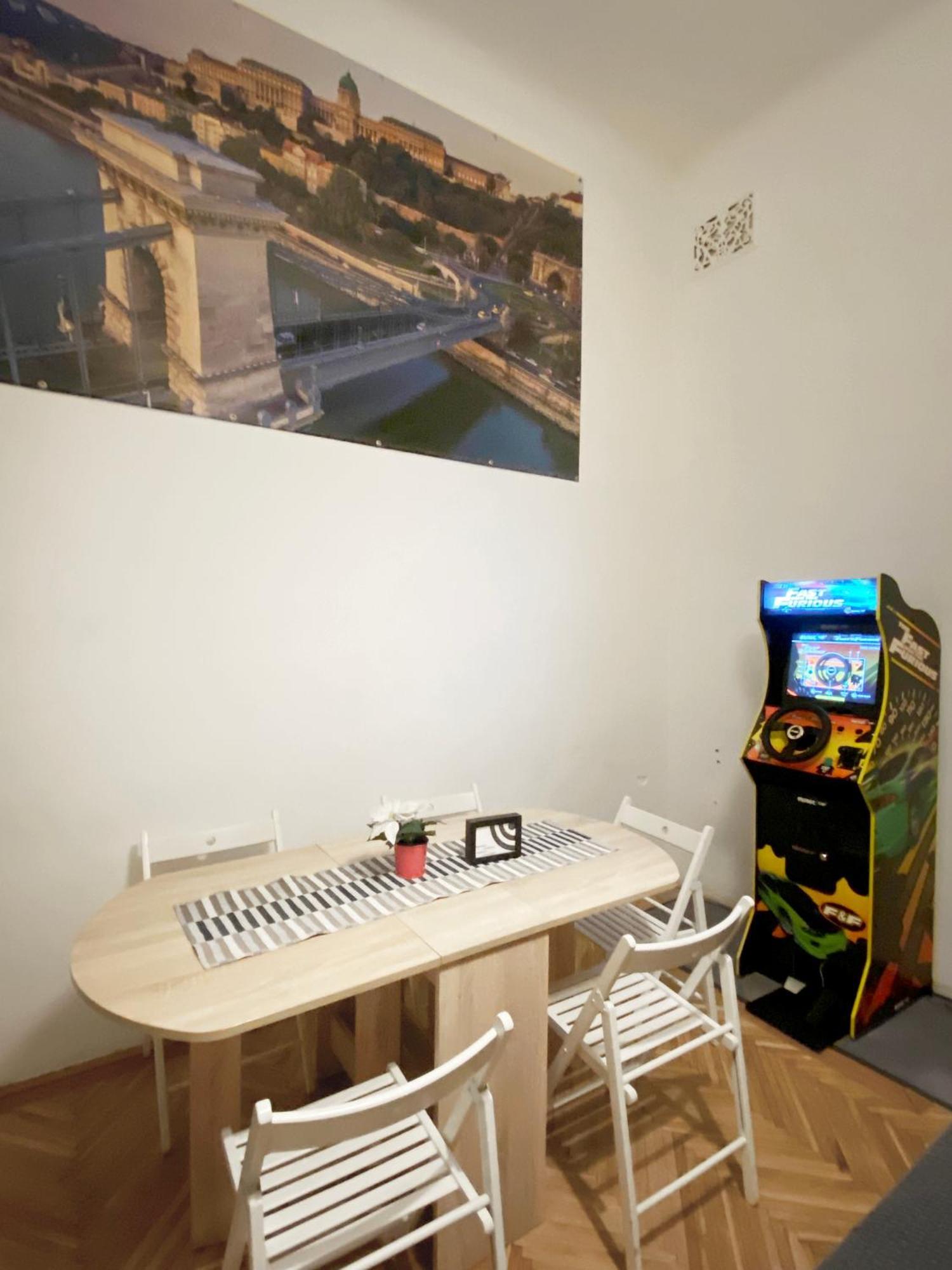 Free Parking Sega Rally Apartment Budapest Exterior photo